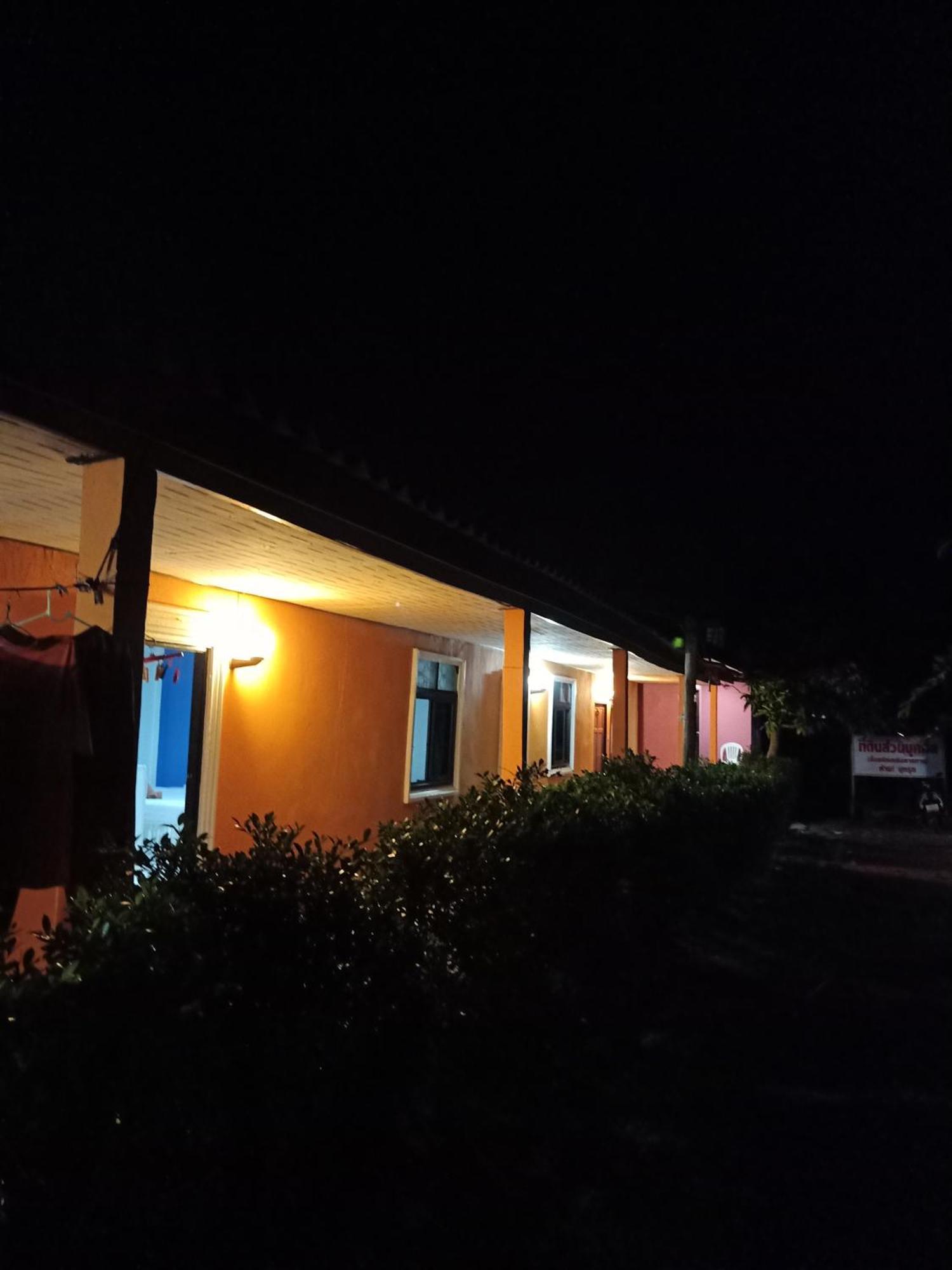 Prukrom Lanta Pensión Ko Lanta Habitación foto